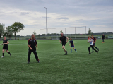 Laatste training S.K.N.W.K. JO11-1JM (partijtje tegen de ouders) van maandag 27 mei 2024 (42/137)